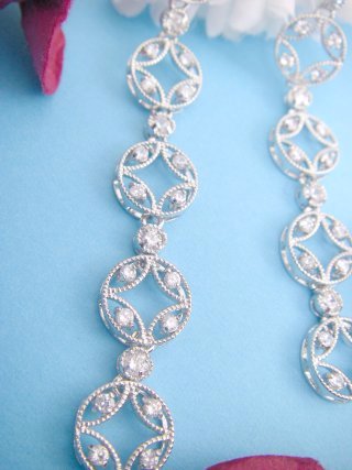 �T�[�N���@�L���[�r�b�N�W���R�j�A�@�s�A�X