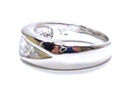 �L���[�r�b�N�W���R�j�A�̃����O