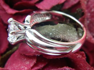 �L���[�r�b�N�W���R�j�A�@���E���h�u�����A���g�J�b�g�@�����O�i�w�ցj