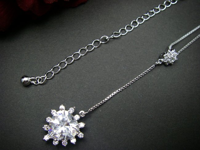 �n�[�g�V�F�C�vCZ�@�y���_���g�E�l�b�N���X