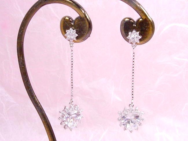 �L���[�r�b�N�W���R�j�A�@�����O�E�s�A�X