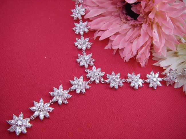 �l�b�N���X�@�t�����[���`�[�t