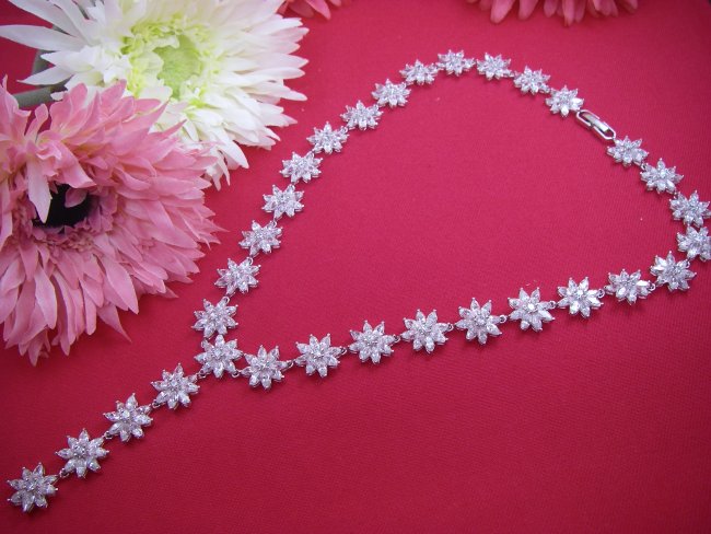 �l�b�N���X�@�t�����[���`�[�t