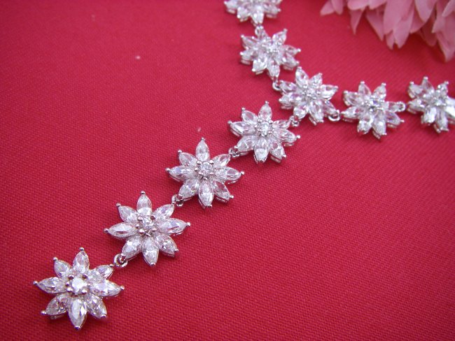 �l�b�N���X�@�t�����[���`�[�t