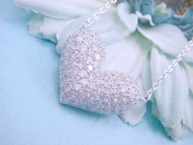 �n�[�g�E�p���F�@�y���_���g�E�l�b�N���X�@�L���[�r�b�N�W���R�j�A�E�A�N�Z�T���[