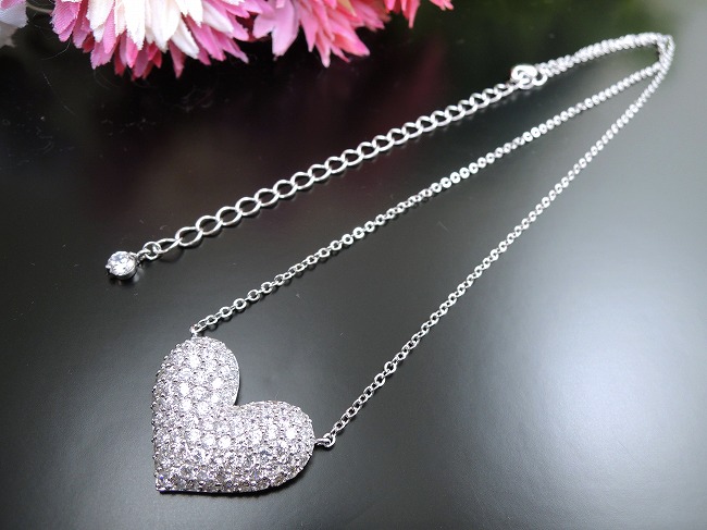 �n�[�g�E�p���F�@�y���_���g�E�l�b�N���X�@�L���[�r�b�N�W���R�j�A�E�A�N�Z�T���[