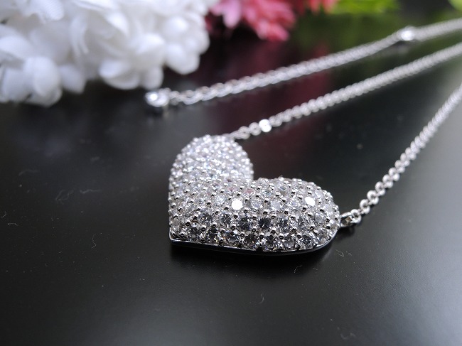 �n�[�g�E�p���F�@�y���_���g�E�l�b�N���X�@�L���[�r�b�N�W���R�j�A�E�A�N�Z�T���[