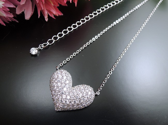 �n�[�g�E�p���F�@�y���_���g�E�l�b�N���X�@�L���[�r�b�N�W���R�j�A�E�A�N�Z�T���[