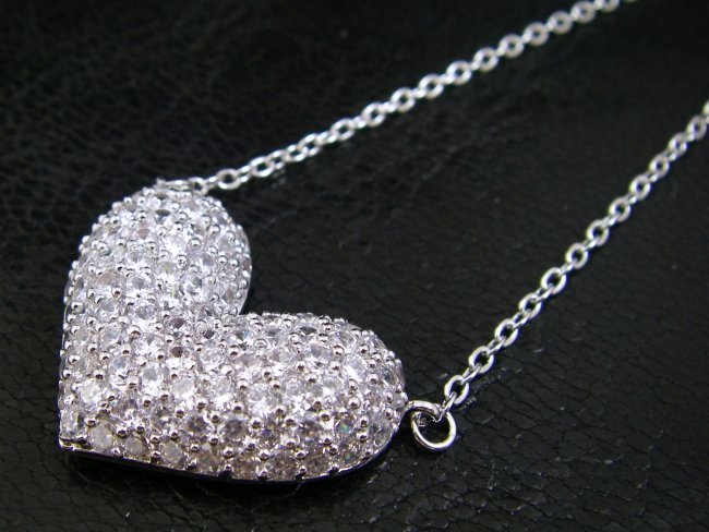 �n�[�g�E�p���F�@�y���_���g�E�l�b�N���X�@�L���[�r�b�N�W���R�j�A�E�A�N�Z�T���[