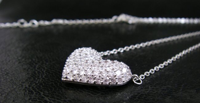 �n�[�g�E�p���F�@�y���_���g�E�l�b�N���X�@�L���[�r�b�N�W���R�j�A�E�A�N�Z�T���[