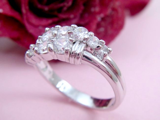 �L���[�r�b�N�W���R�j�A�E�����O�@�A�N�Z�T���[