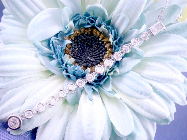 �����O�l�b�N���X�@�L���[�r�b�N�W���R�j�A�E�A�N�Z�T���[