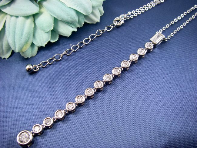 �����O�l�b�N���X�@�L���[�r�b�N�W���R�j�A�E�A�N�Z�T���[