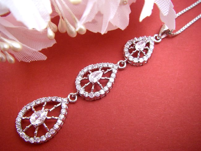 �L���[�r�b�N�W���R�j�A�E�y���_���g�E�A�N�Z�T���[