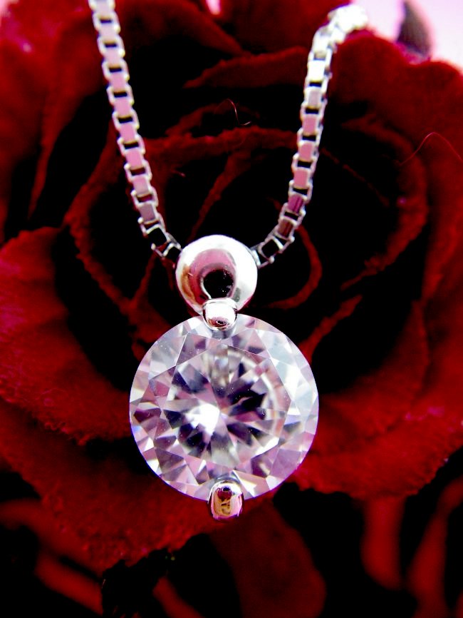 �L���[�r�b�N�W���R�j�A�̃y���_���g