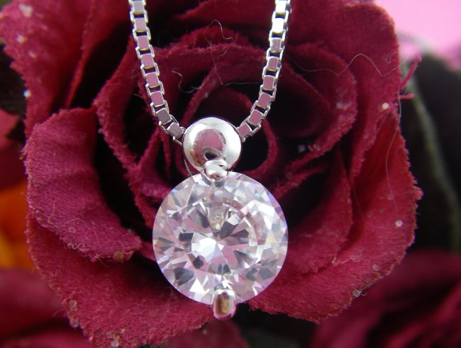 �L���[�r�b�N�W���R�j�A�̃y���_���g