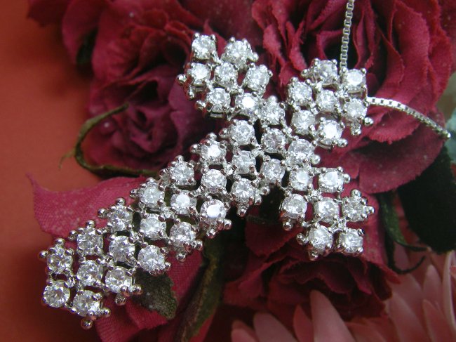 �\���ˁ@�N���X�E�y���_���g�@�L���[�r�b�N�W���R�j�A�̃y���_���g