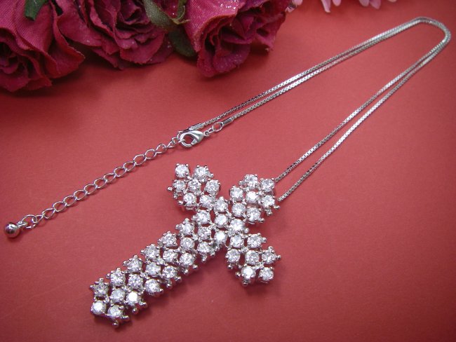 �\���ˁ@�N���X�E�y���_���g�@�L���[�r�b�N�W���R�j�A�̃y���_���g