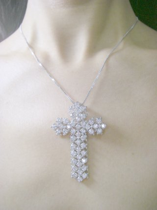 �\���ˁ@�N���X�E�y���_���g�@�L���[�r�b�N�W���R�j�A�̃y���_���g