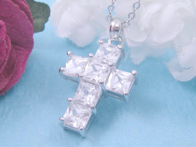 �\���ˁ@�N���X�E�y���_���g�@�L���[�r�b�N�W���R�j�A�̃y���_���g