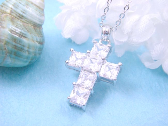 �\���ˁ@�N���X�E�y���_���g�@�L���[�r�b�N�W���R�j�A�̃y���_���g