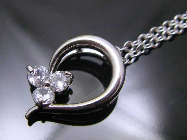 �L���[�r�b�N�W���R�j�A�E�A�N�Z�T���[�@�y���_���g