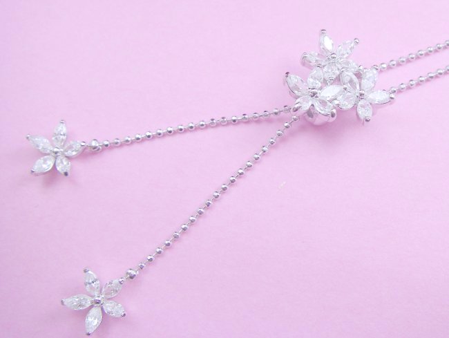 �L���[�r�b�N�W���R�j�A�̃y���_���g�@�t�����[���`�[�t