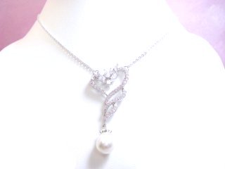 �}�W�����J�p�[���ƃL���[�r�b�N�W���R�j�A�̃y���_���g