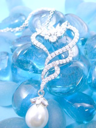 �}�W�����J�p�[���ƃL���[�r�b�N�W���R�j�A�̃y���_���g