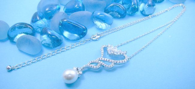 �}�W�����J�p�[���ƃL���[�r�b�N�W���R�j�A�̃y���_���g