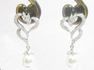 �}�W�����J�p�[���ƃL���[�r�b�N�W���R�j�A�A�N�Z�T���[�@