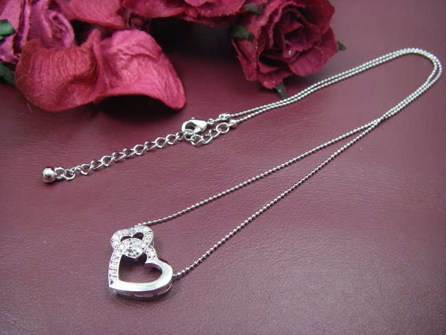 �I�[�v���n�[�g�@�y���_���g�E�l�b�N���X