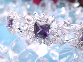 �S�[�W���X�ȃu���X���b�g�@�L���[�r�b�N�W���R�j�A�E�A�N�Z�T���[