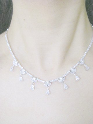 �L���[�r�b�N�W���R�j�A�@�l�b�N���X�@�t�����[���`�[�t