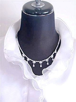 �L���[�r�b�N�W���R�j�A�@�l�b�N���X�@�t�����[���`�[�t