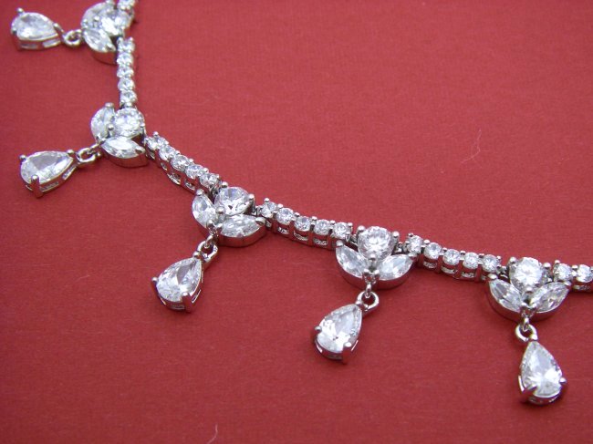 �L���[�r�b�N�W���R�j�A�@�l�b�N���X