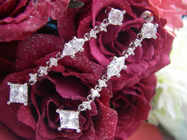 �L���[�r�b�N�W���R�j�A�E�A�N�Z�T���[�@�����O�s�A�X