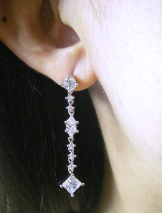 �L���[�r�b�N�W���R�j�A�E�A�N�Z�T���[�@�����O�s�A�X