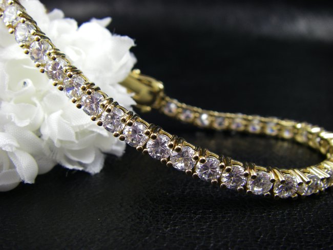 �S�[���h�@�e�j�X�u���X���b�g�@�L���[�r�b�N�W���R�j�A�E�A�N�Z�T���[