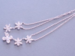 �h�C�c���@�L���[�r�b�N�W���R�j�A�̃C�������O�@�t�����[���`�[�t