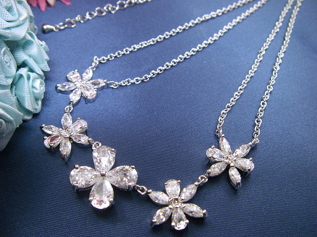 �t�����[���`�[�t�@�L���[�r�b�N�W���R�j�A�E�A�N�Z�T���[�@�l�b�N���X