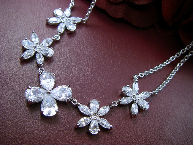 �t�����[���`�[�t�@�L���[�r�b�N�W���R�j�A�E�A�N�Z�T���[�@�l�b�N���X