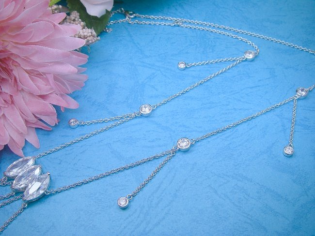 �A�N�Z�T���[�@�l�b�N���X