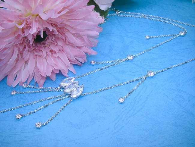 �A�N�Z�T���[�@�l�b�N���X