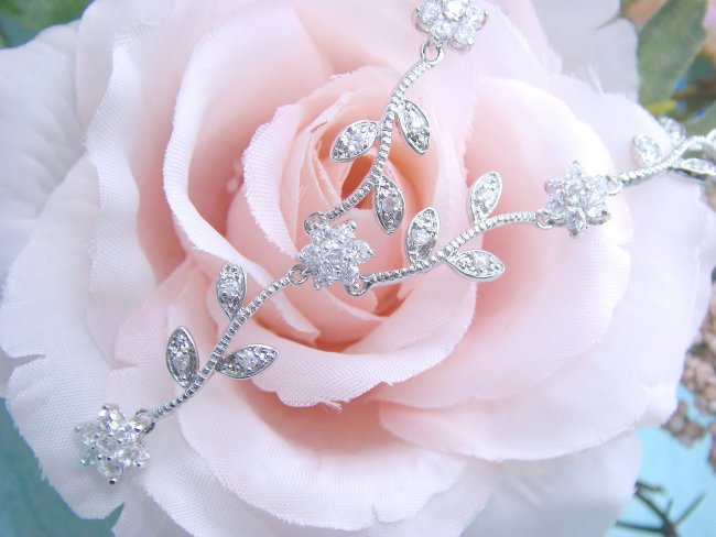 �L���[�r�b�N�W���R�j�A�E�A�N�Z�T���[�@�t�����[���`�[�t�@�l�b�N���X