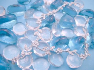 �L���[�r�b�N�W���R�j�A�E�A�N�Z�T���[�@�t�����[���`�[�t�@�l�b�N���X