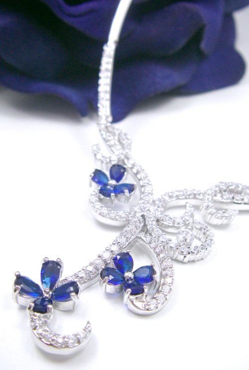 �L���[�r�b�N�W���R�j�A�@�l�b�N���X