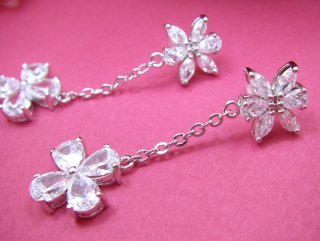 �h�C�c���@�L���[�r�b�N�W���R�j�A�̃C�������O�@�t�����[���`�[�t