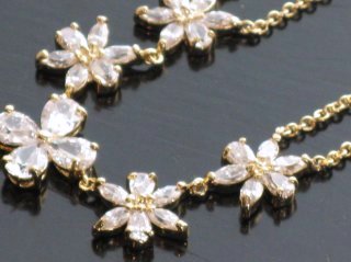 �t�����[���`�[�t�@�l�b�N���X�@�L���[�r�b�N�W���R�j�A�E�A�N�Z�T���[