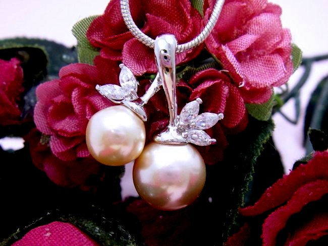 �p�[���ƃL���[�r�b�N�W���R�j�A�̃y���_���g�E�A�N�Z�T���[